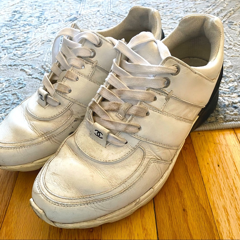 100% authentic Chanel white tennis sneakers 39